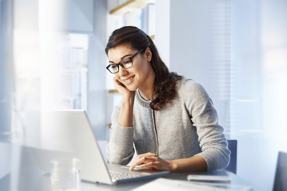The Pros and Cons of Online Education The Pros and Cons of Online Education