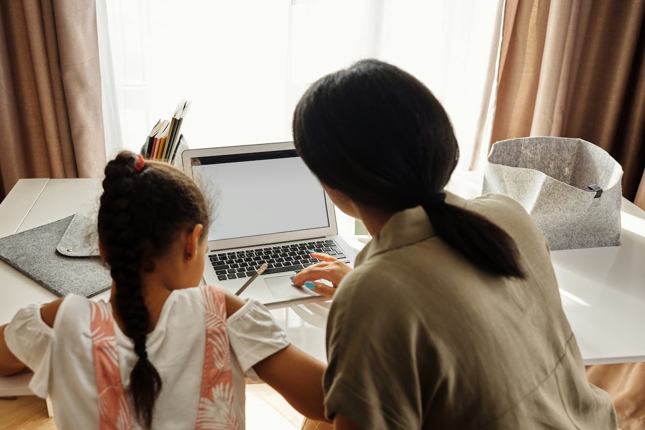 Tips for Balancing Work, Family, and Online Classes Tips for Balancing Work, Family, and Online Classes